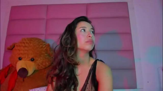 Image 6 of littlee_emma_ Stream on Chaturbate on 29 days ago