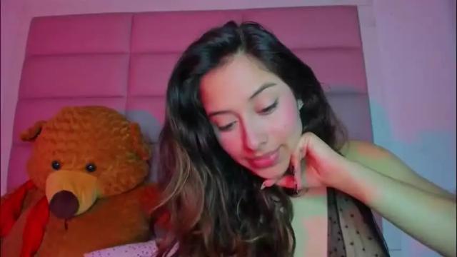 Image 7 of littlee_emma_ Stream on Chaturbate on 29 days ago