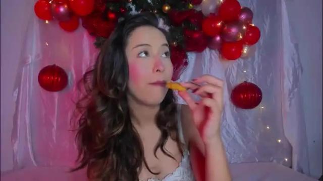 Image 8 of littlee_emma_ Stream on Chaturbate on 22 days ago