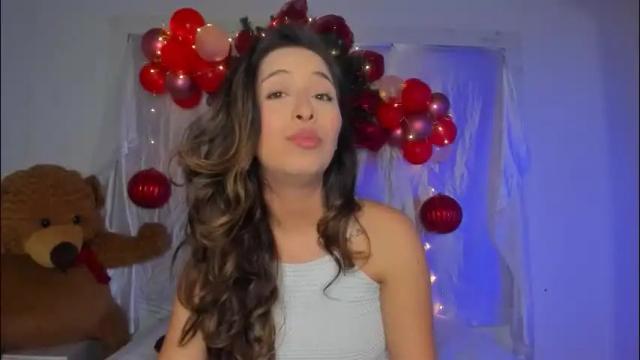 Image 4 of littlee_emma_ Stream on Chaturbate on 21 days ago