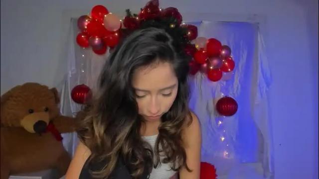 Image 6 of littlee_emma_ Stream on Chaturbate on 21 days ago