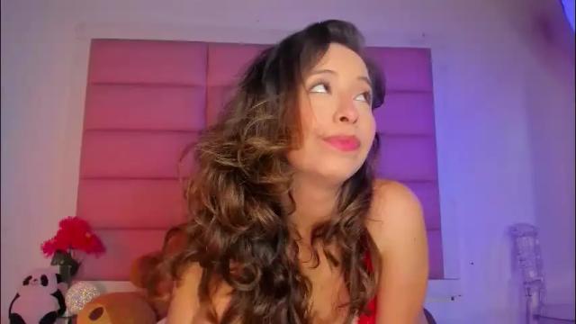 Image 10 of littlee_emma_ Stream on Chaturbate on 8 days ago