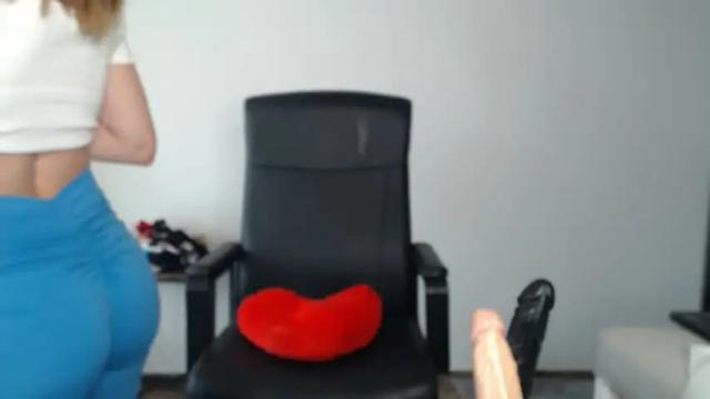 Image 8 of littleflowers Stream on Chaturbate on 2 days ago