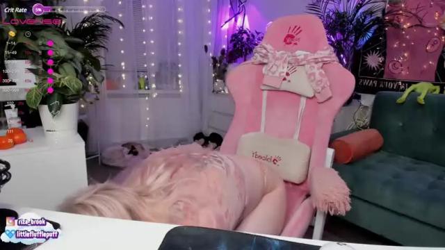 Image 6 of littleflufflepuff Stream on Chaturbate on 14 months ago