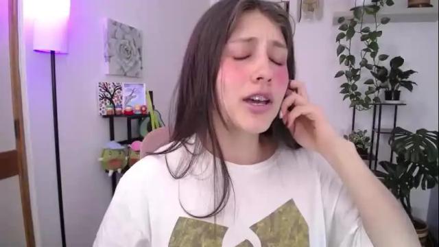 Image 4 of littlelaksmi Stream on Chaturbate on 28 days ago