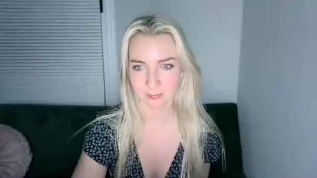Image 3 of littlelanaxo Stream on Chaturbate on 13 months ago
