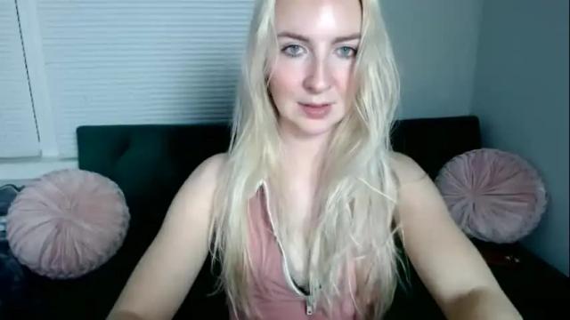Image 7 of littlelanaxo Stream on Chaturbate on 13 months ago