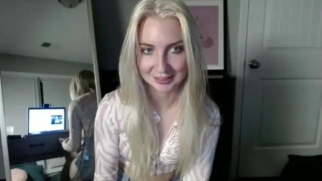Image 10 of littlelanaxo Stream on Chaturbate on 19 months ago