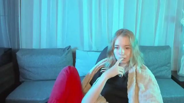 Image 3 of littlemableee Stream on Chaturbate on 19 months ago