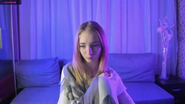 Image 11 of littlemableee Stream on Chaturbate on 19 months ago