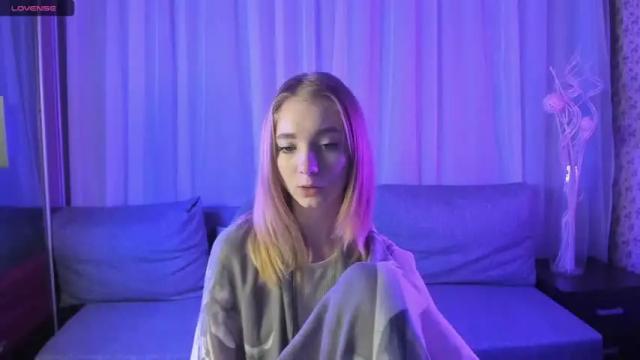 Image 12 of littlemableee Stream on Chaturbate on 19 months ago