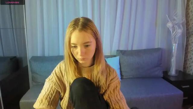 Image 7 of littlemableee Stream on Chaturbate on 18 months ago