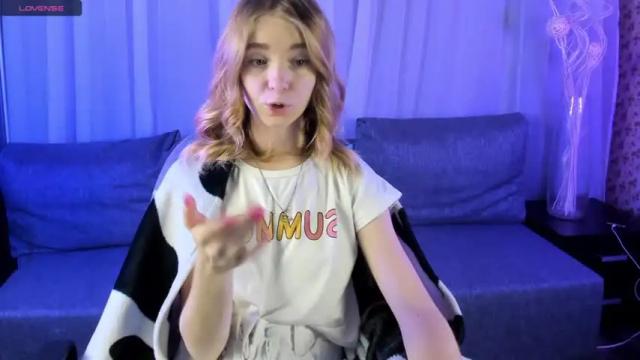 Image 2 of littlemableee Stream on Chaturbate on 18 months ago
