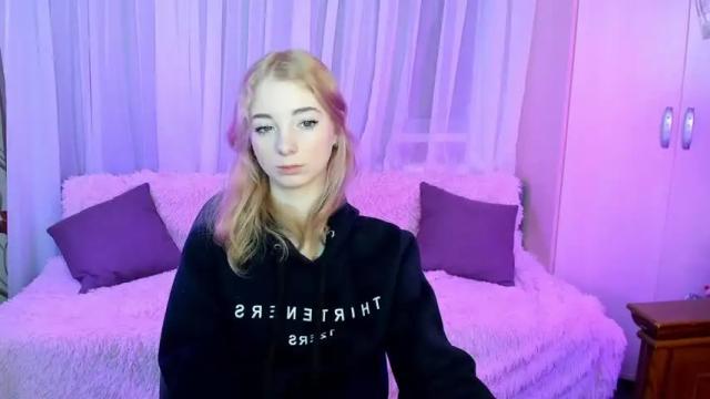 Image 10 of littlemableee Stream on Chaturbate on 16 months ago