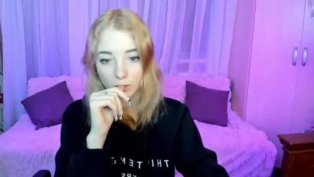 Image 7 of littlemableee Stream on Chaturbate on 16 months ago