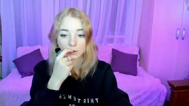 Image 8 of littlemableee Stream on Chaturbate on 16 months ago