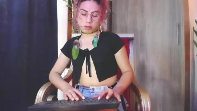 Image 4 of littlemadness_69 Stream on Chaturbate on 19 months ago