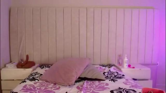 Image 7 of littleoliviia_ Stream on Chaturbate on 4 days ago