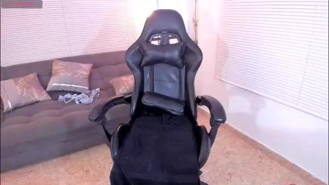 Image 12 of littlesexyrubi Stream on Chaturbate on 1 day ago