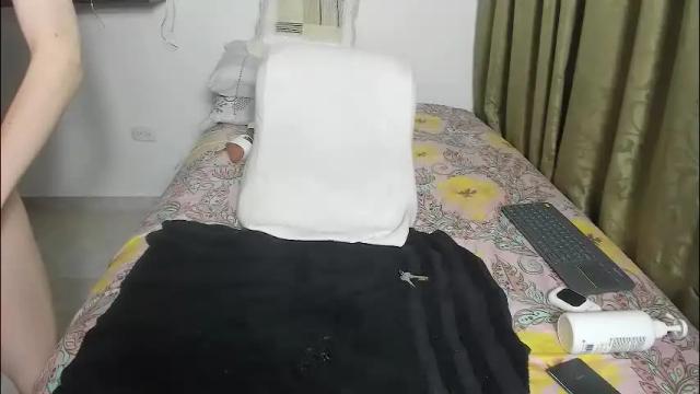 Image 12 of littlesissy_ Stream on Chaturbate on 10 days ago