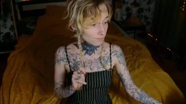Image 3 of littlespacemouse Stream on Chaturbate on 1 month ago
