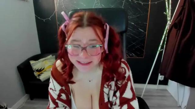 Image 4 of littleviki_ Stream on Chaturbate on 13 months ago