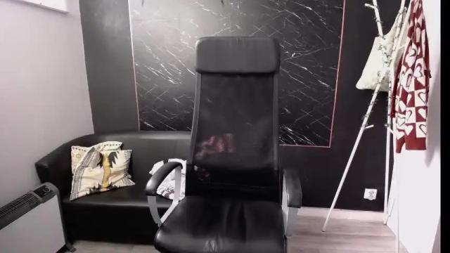 Image 8 of littleviki_ Stream on Chaturbate on 1 month ago