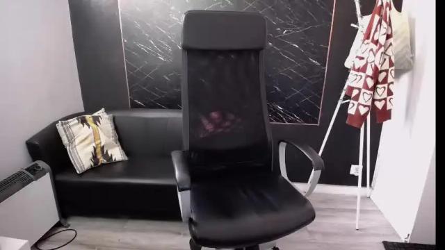 Image 12 of littleviki_ Stream on Chaturbate on 13 days ago