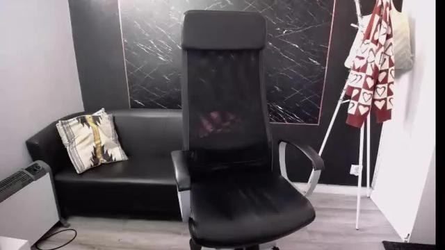 Image 6 of littleviki_ Stream on Chaturbate on 13 days ago