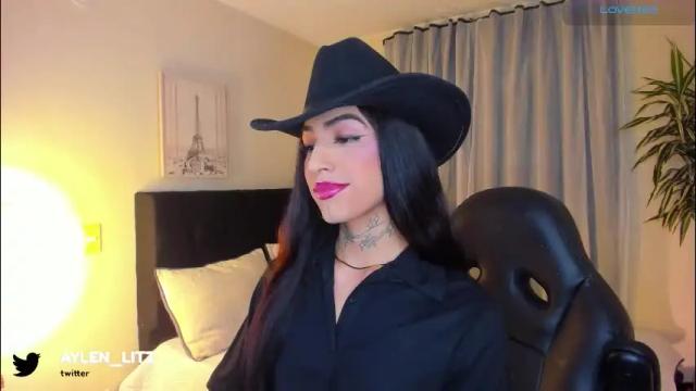 Image 2 of litz_81 Stream on Chaturbate on 1 month ago