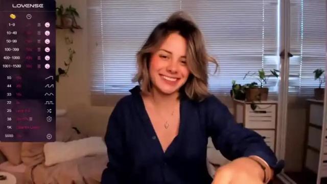 Image 10 of liv_monroe Stream on Chaturbate on 27 months ago