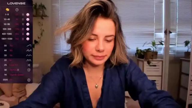 Image 11 of liv_monroe Stream on Chaturbate on 27 months ago