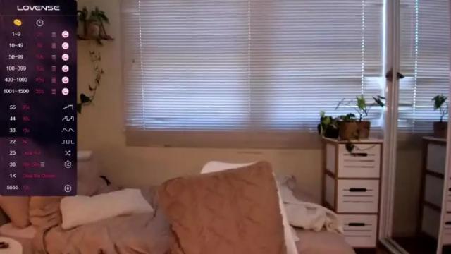 Image 12 of liv_monroe Stream on Chaturbate on 27 months ago