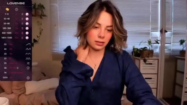 Image 3 of liv_monroe Stream on Chaturbate on 27 months ago