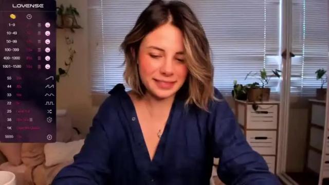 Image 4 of liv_monroe Stream on Chaturbate on 27 months ago