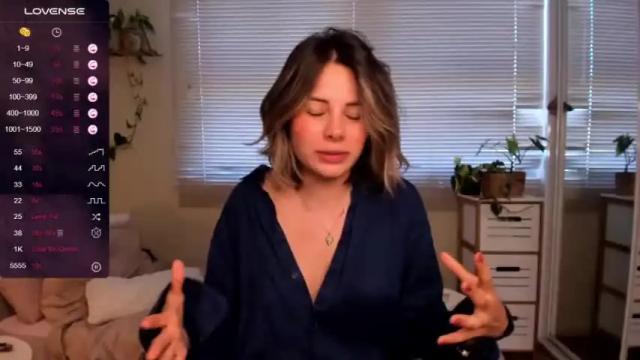 Image 7 of liv_monroe Stream on Chaturbate on 27 months ago