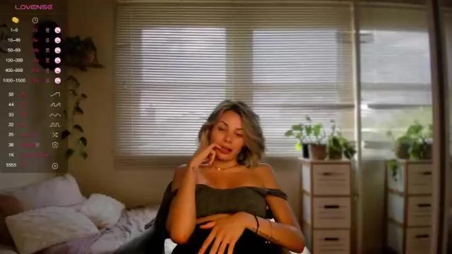 Image 10 of liv_monroe Stream on Chaturbate on 17 months ago