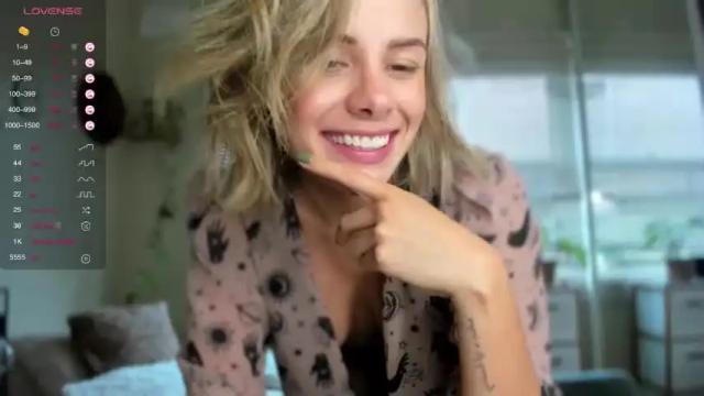 Image 12 of liv_monroe Stream on Chaturbate on 17 months ago