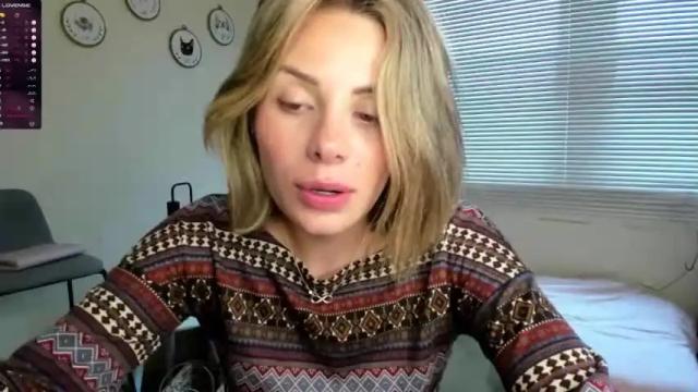 Image 4 of liv_monroe Stream on Chaturbate on 16 months ago