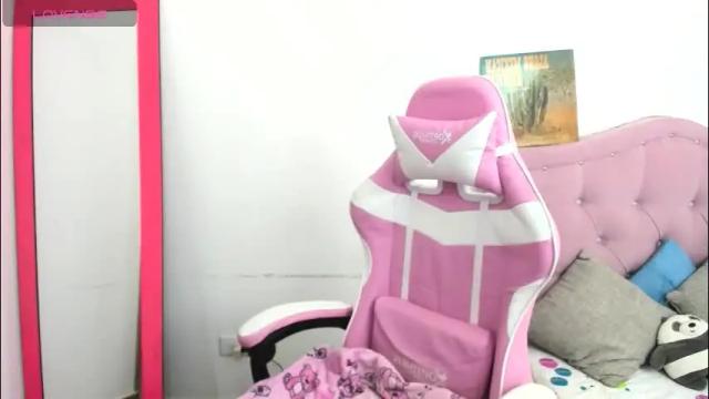 Image 2 of liv_rosse Stream on Chaturbate on 1 month ago
