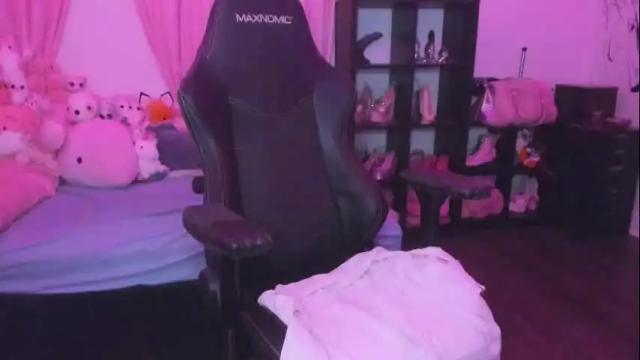 Image 4 of livi_doll Stream on Chaturbate on 3 months ago