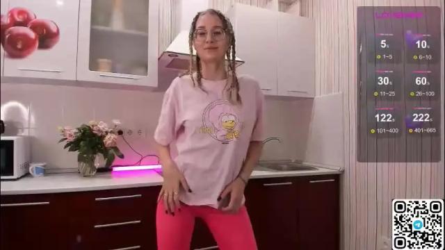 Image 4 of livyybosom Stream on Chaturbate on 2 months ago