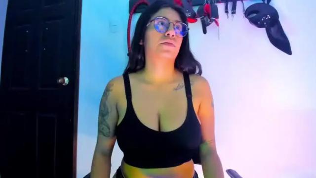 Image 3 of lizz_bennett_ Stream on Chaturbate on 17 months ago