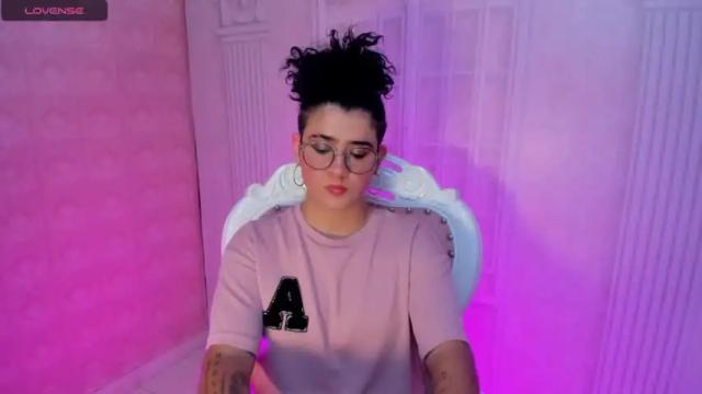 Image 2 of lizzcollinss Stream on Chaturbate on 17 months ago