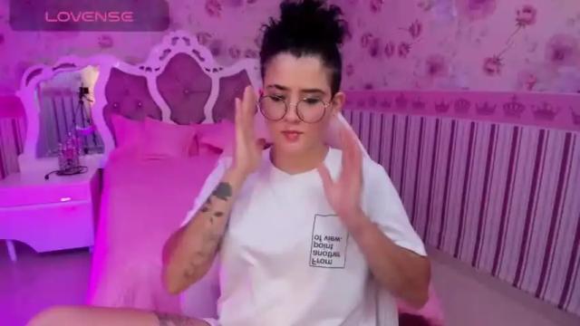 Image 4 of lizzcollinss Stream on Chaturbate on 16 months ago