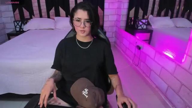 Image 8 of lizzcollinss Stream on Chaturbate on 16 months ago