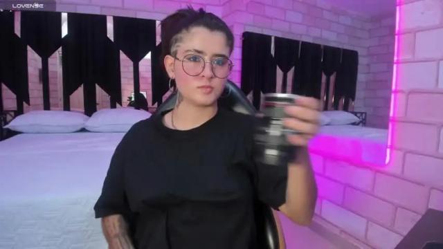 Image 2 of lizzcollinss Stream on Chaturbate on 16 months ago