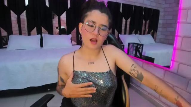 Image 3 of lizzcollinss Stream on Chaturbate on 15 months ago