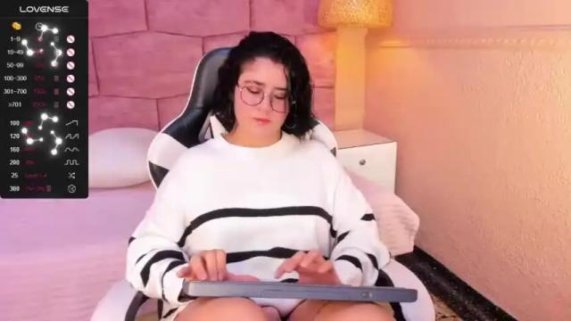 Image 8 of lizzie_collinss Stream on Chaturbate on 13 months ago
