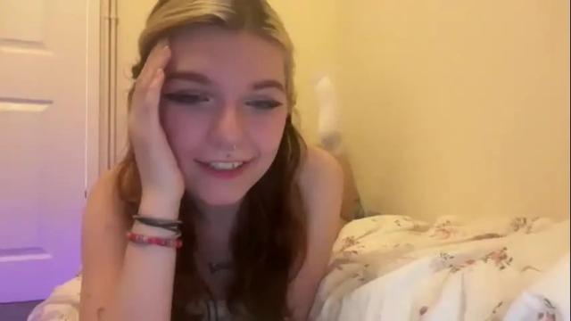 Image 3 of lizzyylovesick Stream on Chaturbate on 2 days ago